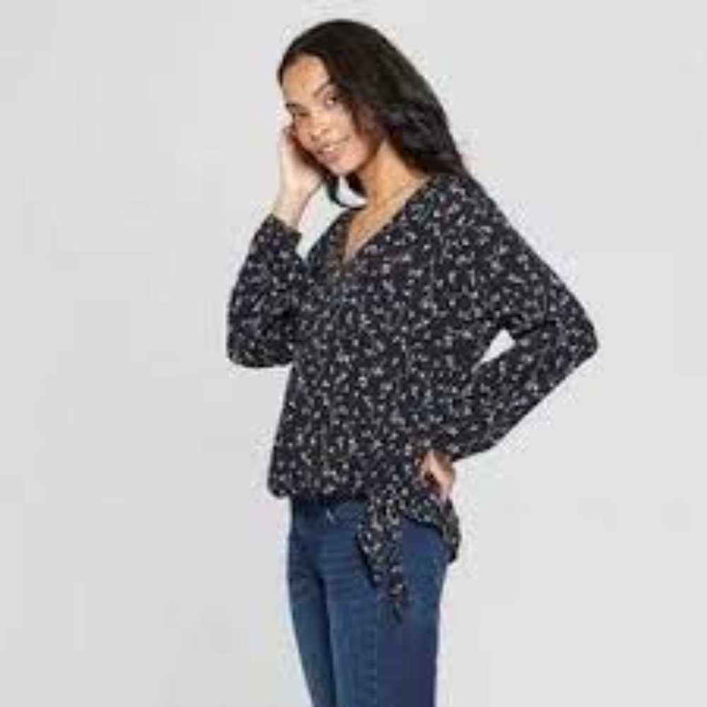 Universal Thread Long Sleeve Front Knot Wrap Top Size M